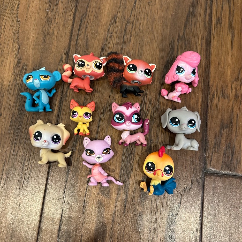 10 Random Littlest Pet Shop Toys